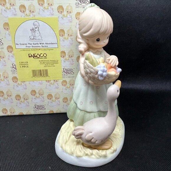 PRECIOUS Moments “He Graces The Earth With Abundance" figurine - Picture 2 of 6